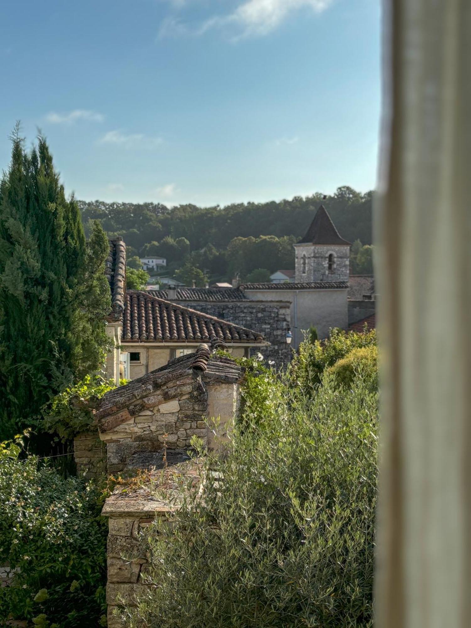 Le Coucou Montcuq Bed & Breakfast Exterior photo