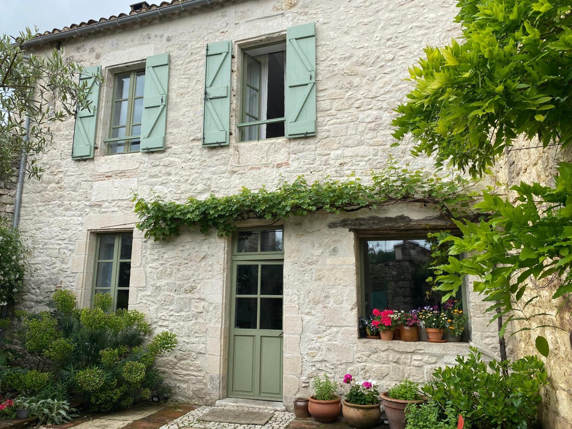 Le Coucou Montcuq Bed & Breakfast Exterior photo
